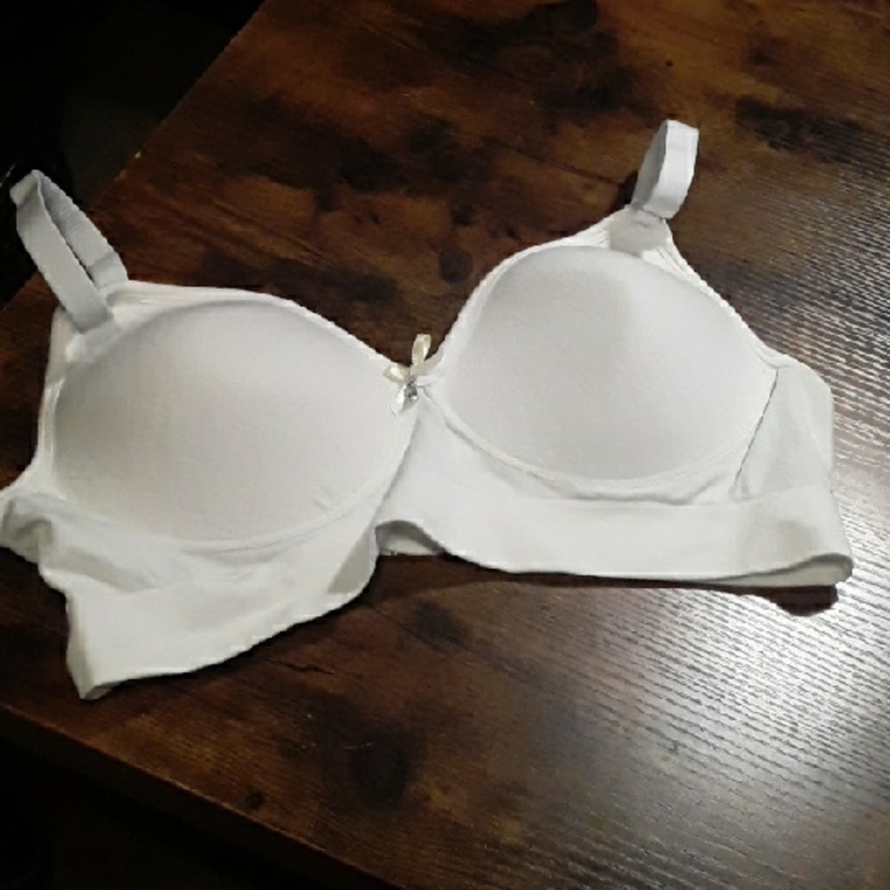NWOT Hanes XXL White Padded Bra